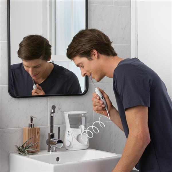 White Aquarius™ Professional Water Flosser – White (WP-670) - Image 2
