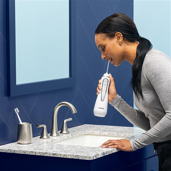 White Cordless Advanced 2.0 Water Flosser – White (WP-580) - Image 4
