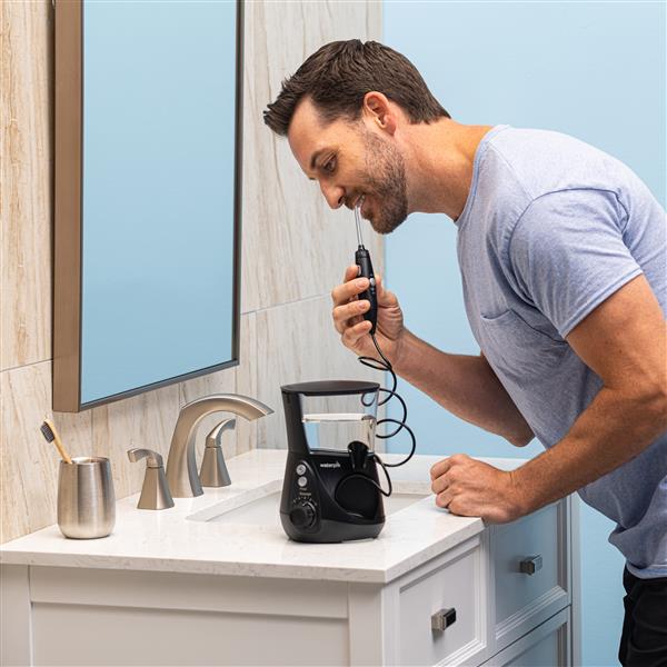 Black Aquarius™ Water Flosser – Black (WP-662) - Image 4